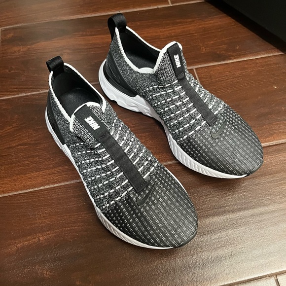 Nike women size 6 - Picture 4 of 5